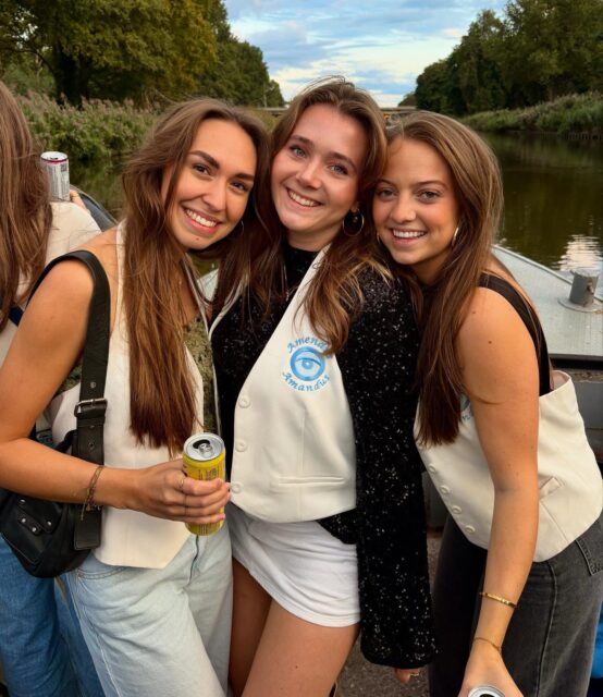 Het water op en daarna afblussen met 7dronk(en) bij SIN ✨✨🫶🏼🩵 #waveboard #bierveilinggg