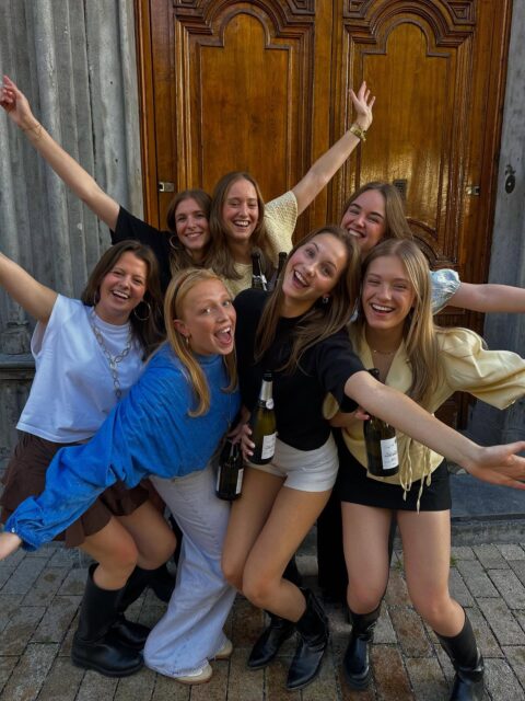 Zeven nieuwe pAArels mogen installeren 🍾🍾🫶🏼🩵🩵✨ #jAA #eeeelectric #nieuweadeles