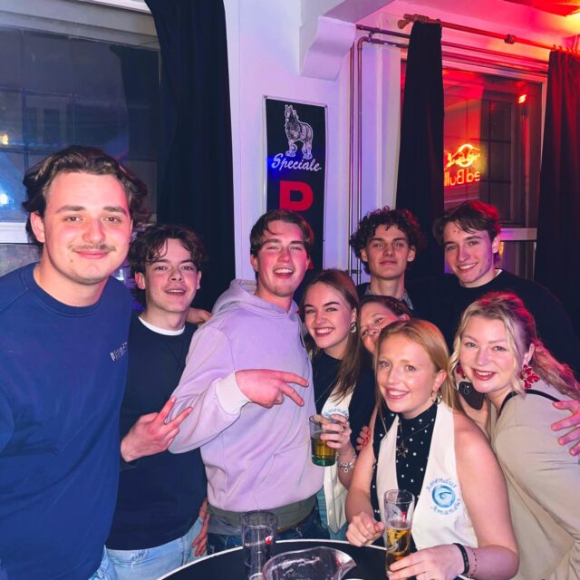 Nieuwe blok goed inluiden met de mannen van @dispuutdisparvulgo en de gezelligste meidennn π©΅πͺ©πΆ#bingoooo #belletjelellen #patricia