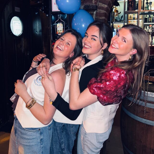 Onze 28e verjaardag goed gevierd met de lieve nAnA'tjessss π©΅πͺ©πΊπ»π» #diesdag #atjeschoen #girlinthepicture