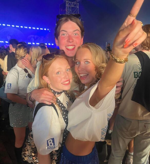 Van het zonnetje genoten bij CDT 🌞🕺🪩 #bonobuikschuif #treinkoortsdroom #petvanketlaars #bonobAA @bonobomaastricht