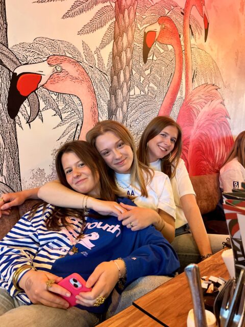 Weer een AAmazing AAprilweekend gehad met de meiden! 🩵🪩🎨🎳 #roffAA #rotterdamwezijninje #rhoslay
