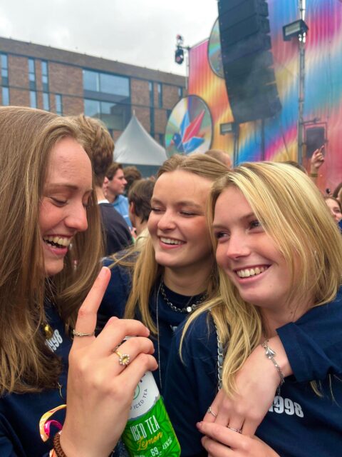 De vrijheid gevierd bij @katerlunabevrijdingsfestival 💛🩷🩵🕊️