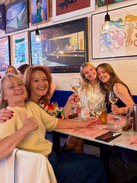 Onze liefste mama’s Tillie laten zien!🫶🍹🧡 #mamAAdag #aperolindezon