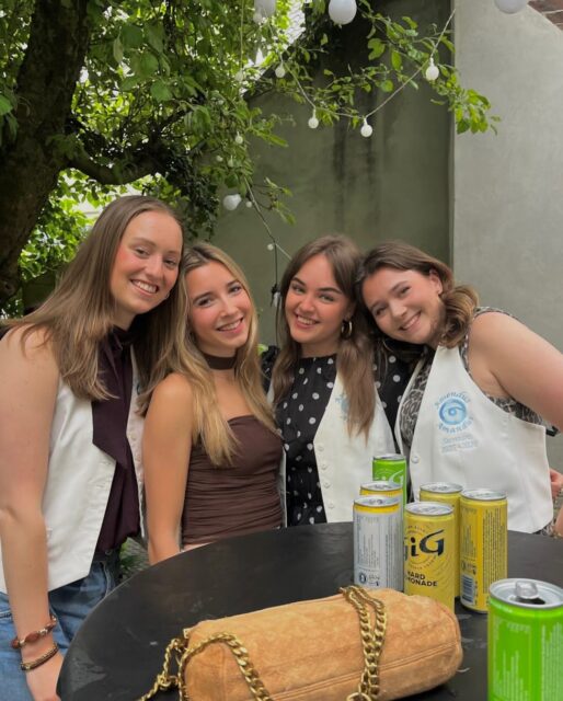 Dumpje van de afgelopen tijddd! 🩷🪩🍺 #polkadot #pizzaborrel #huifkar #jengaaa